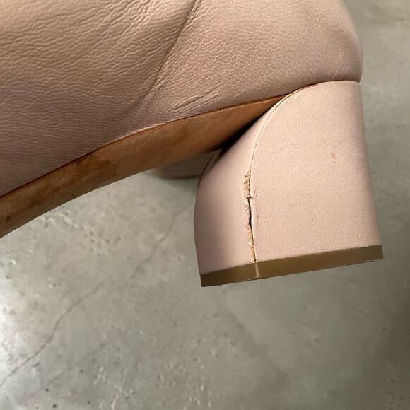 Chloé Leather Scalloped Accent Pumps - Picture 9 of 9